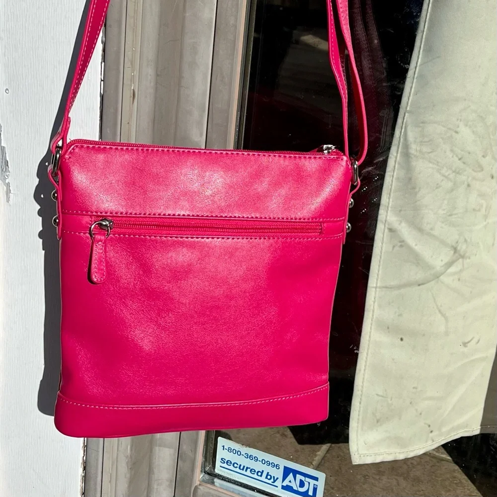 Hot pink leather Giani Bernini bag - Picture 3 of 10
